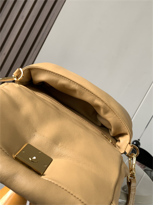 L0ew* puffer goya bag in shiny nappa lambskin