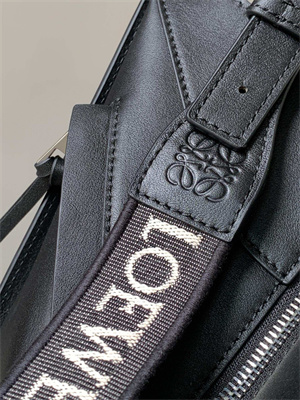 L0ew* compact hammock bag in classic calfskin with jacquard strap