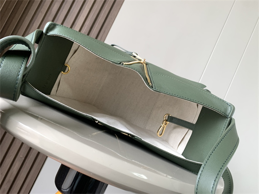 L0ew* compact hammock bag in classic calfskin