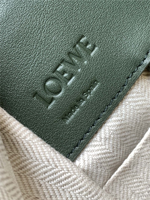 L0ew* compact hammock bag in classic calfskin
