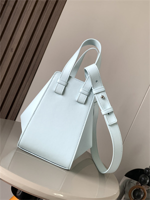 L0ew* compact hammock bag in classic calfskin