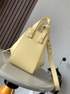 L0ew* compact hammock bag in classic calfskin