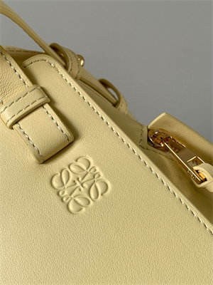 L0ew* compact hammock bag in classic calfskin