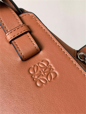 L0ew* compact hammock bag in classic calfskin