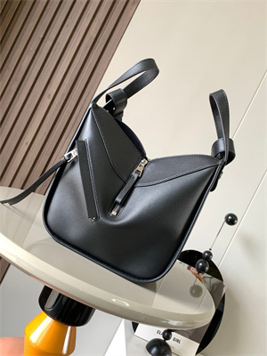 L0ew* compact hammock bag in classic calfskin