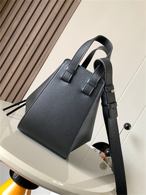 L0ew* compact hammock bag in classic calfskin