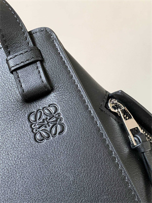 L0ew* compact hammock bag in classic calfskin