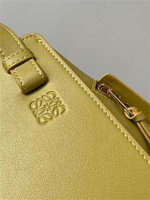 L0ew* compact hammock bag in classic calfskin