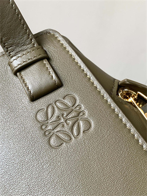 L0ew* compact hammock bag in classic calfskin