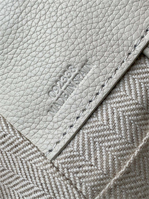 L0ew* compact hammock bag in soft grained calfskin