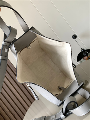 L0ew* compact hammock bag in soft grained calfskin