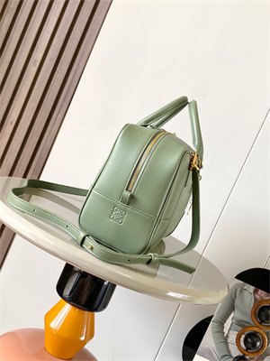 L0ew* amazona 28 bag in nappa calfskin green