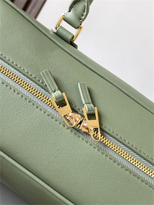 L0ew* amazona 28 bag in nappa calfskin green