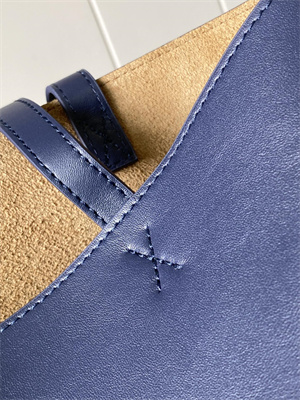 L0ew* medium puzzle fold tote in shinny calfskin anbyss blue