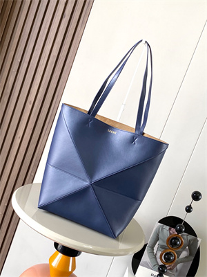 L0ew* medium puzzle fold tote in shinny calfskin anbyss blue