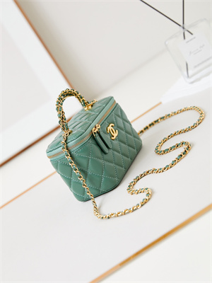 Cha.nel Clutch With Chain Shiny Lambskin & Gold-Tone Metal Green AP4168