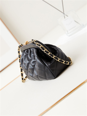 Cha.nel Clutch Lambskin & Gold-Tone Metal Black AS4717