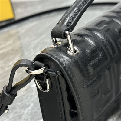 Fen.di BAGUETTE Phone Pouch Nappa Leather Black