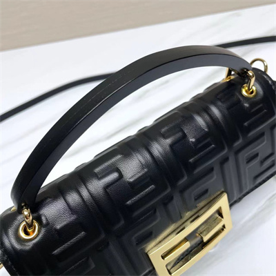 Fen.di BAGUETTE Phone Pouch Nappa Leather Black