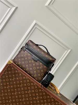 L.V Trail Messenger Monogram Canvas M46972
