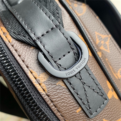 L.V Quest Messenger PM Monogram Canvas M46973