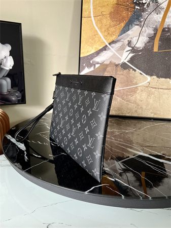 L.V Pochette To Go Monogram Eclipse M81569
