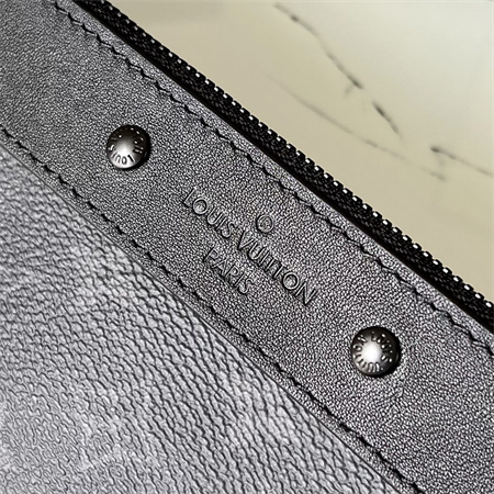 L.V Pochette To Go Monogram Eclipse M81569