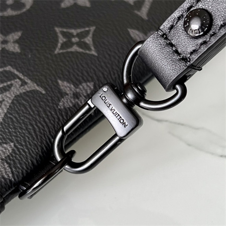 L.V Pochette To Go Monogram Eclipse M81569
