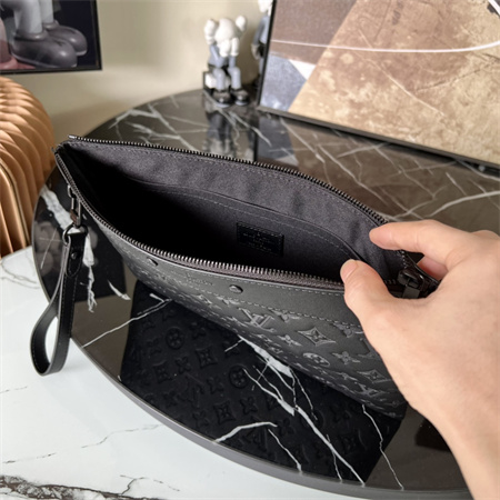 L.V Pochette To Go Monogram Shadow leather Black M81570