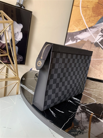 L.V Pochette Voyage MM Damier Graphite N41696