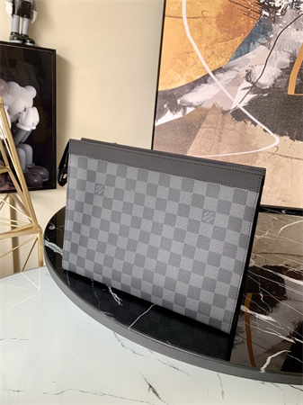 L.V Pochette Voyage MM Damier Graphite N41696
