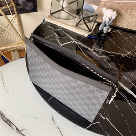 L.V Pochette Voyage MM Damier Graphite N41696