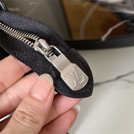 L.V Stand Pouch Damier Infini Black N64050