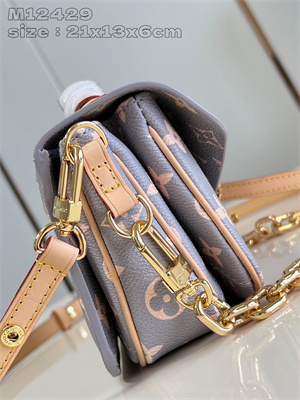 L.V POCHETTE MÉTIS EAST WEST Monogram coated canvas Parisian M12429