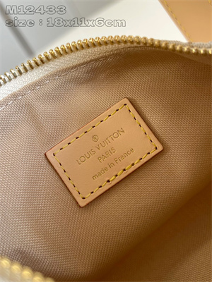 L.V Hills Pochette Polyamide Mastic M12433