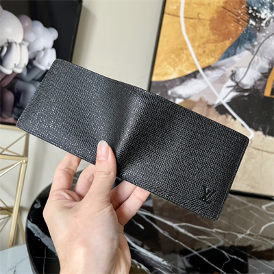 L.V Slender Wallet Taiga cowhide leather Black M62294