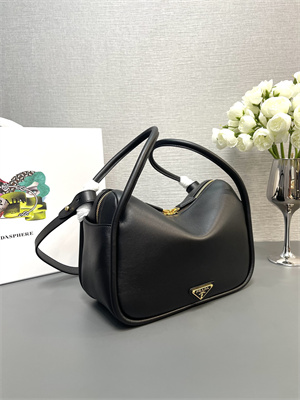 Pra*a darling leather handbag black color 1ba451