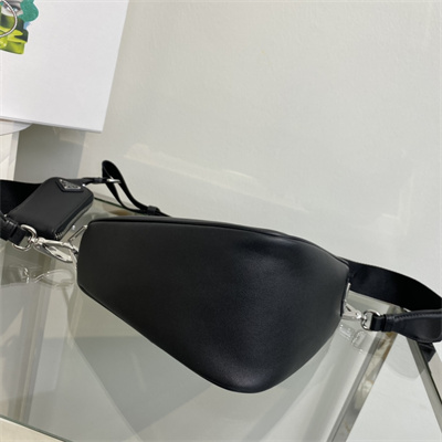 Pra*a triangle leather shoulder bag black color 1bh190
