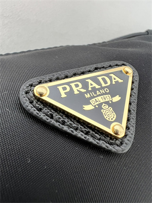Pra*a re-nylon pouch black color 1ne058