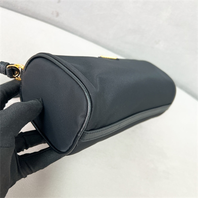 Pra*a re-nylon pouch black color 1ne058