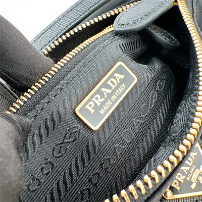 Pra*a re-nylon pouch black color 1ne058