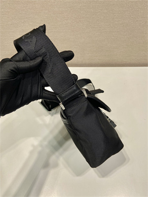 Pra*a re-nylon and saffiano leather shoulder bag black 2vd070