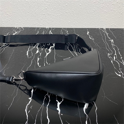 Pra*a triangle leather shoulder bag black color 2vh155