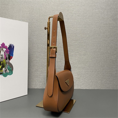 Pra*a small leather shoulder bag caramel 1bd358