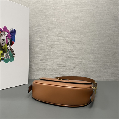 Pra*a arqué leather shoulder bag with flap cognac 1bd365