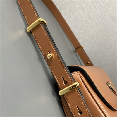 Pra*a arqué leather shoulder bag with flap cognac 1bd365