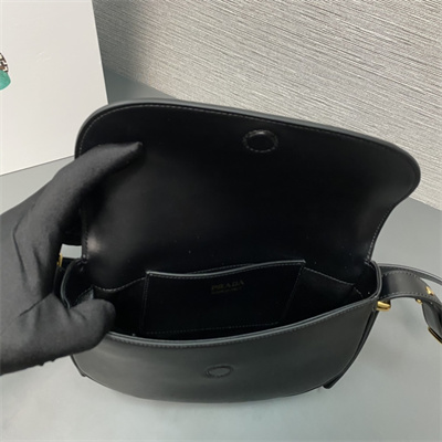 Pra*a arqué leather shoulder bag with flap black 1bd365