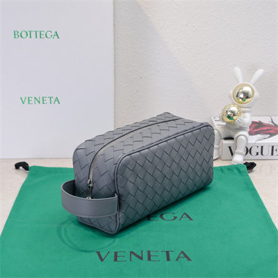 BV Intrecciato Travel Pouch In Calfskin Grey