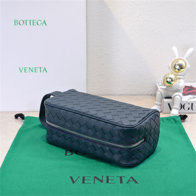 BV Intrecciato Travel Pouch In Calfskin Navy