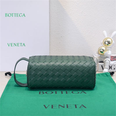 BV Intrecciato Travel Pouch In Calfskin Dk Green